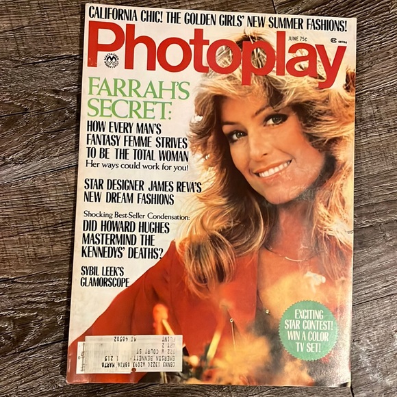 PHOTOPLAY MAGAZINE June 1977 Farrah - Picture 1 of 8